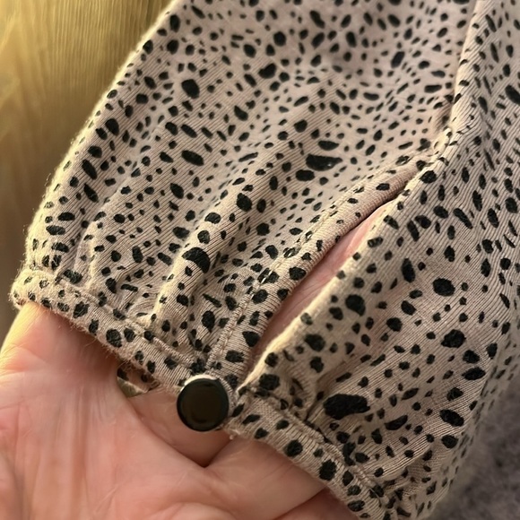 Loft tan 3/4 sleeved with black dots top. Size Small. - Picture 8 of 9